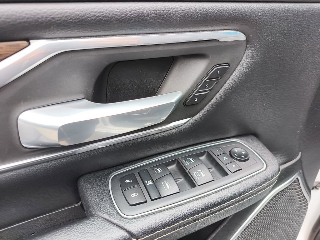 2020 RAM 1500 Laramie Quad Cab 4x4 6'4" Box