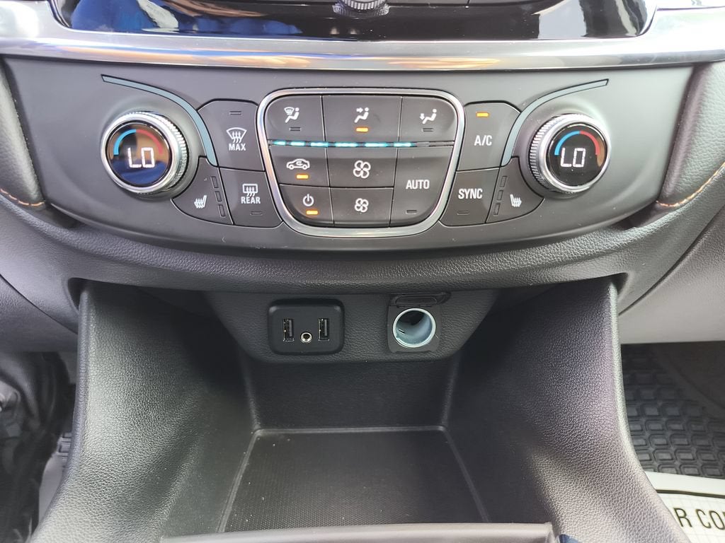 2021 Chevrolet Traverse LT Cloth