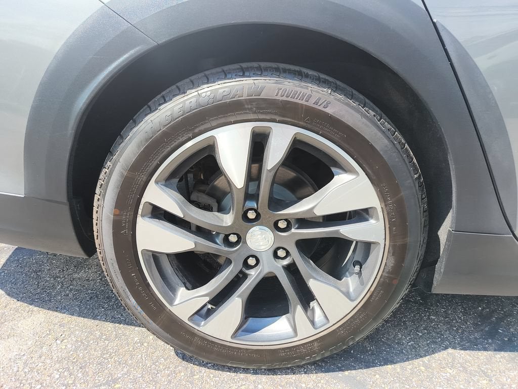 2018 Buick Regal TourX Essence