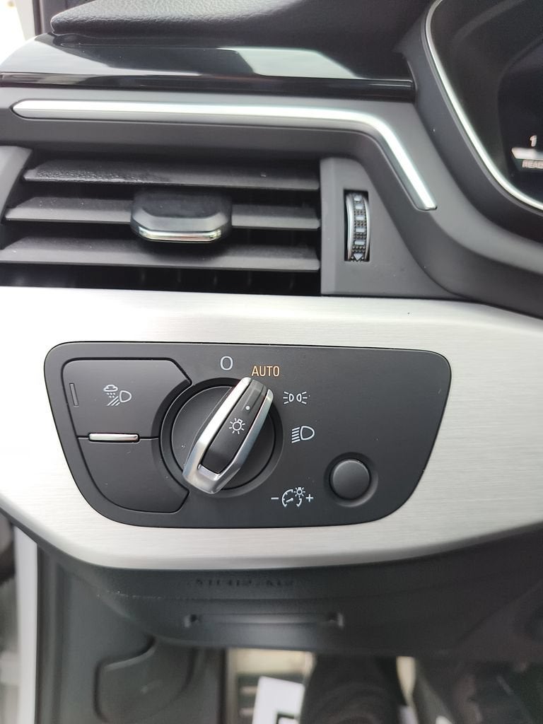 2022 Audi A4 Premium Plus 45 TFSI S line quattro S tronic